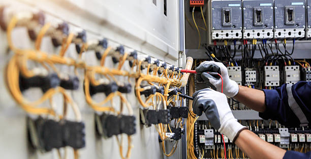 Professional Electrician technician working in Decatur, MI